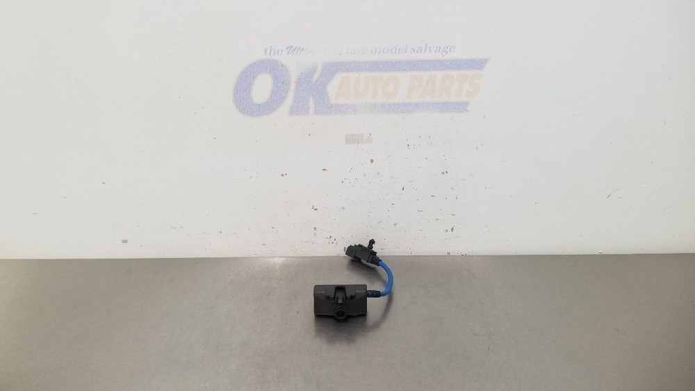 16 CHEVY CORVETTE C7 FRONT VIEW WINDSHIELD MOUNTED CAMERA 23333585