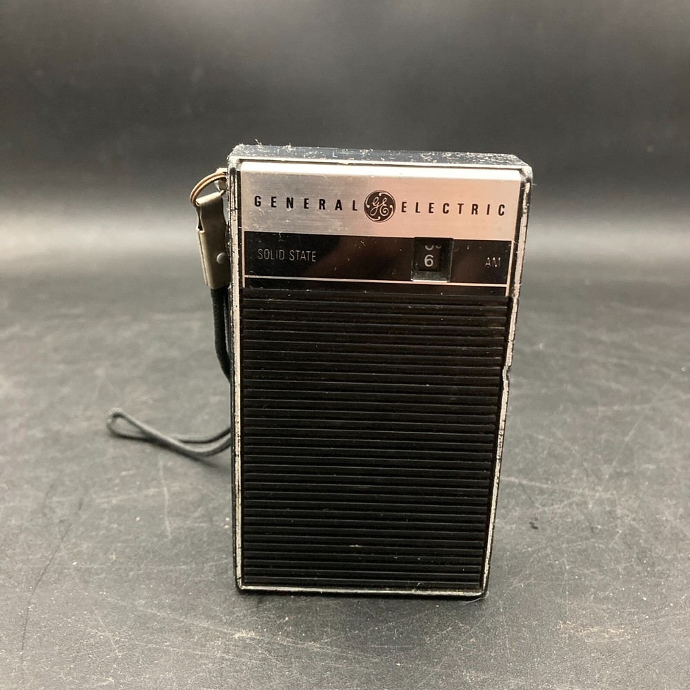 Vintage GE P2790D Handheld 7 Solid State Radio Works