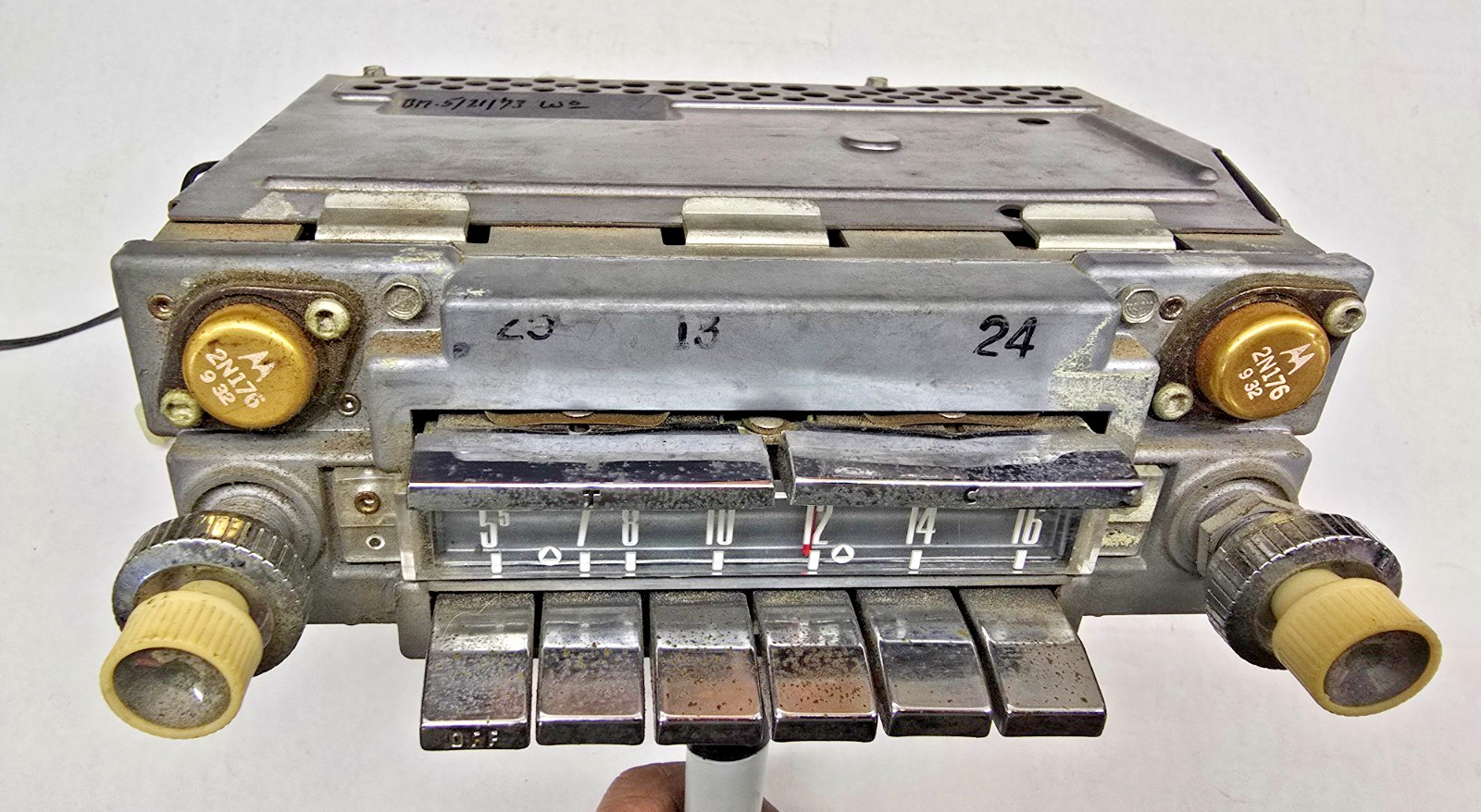 1958 Ford Fairlane AM Town & Country Push Button Radio MF 95