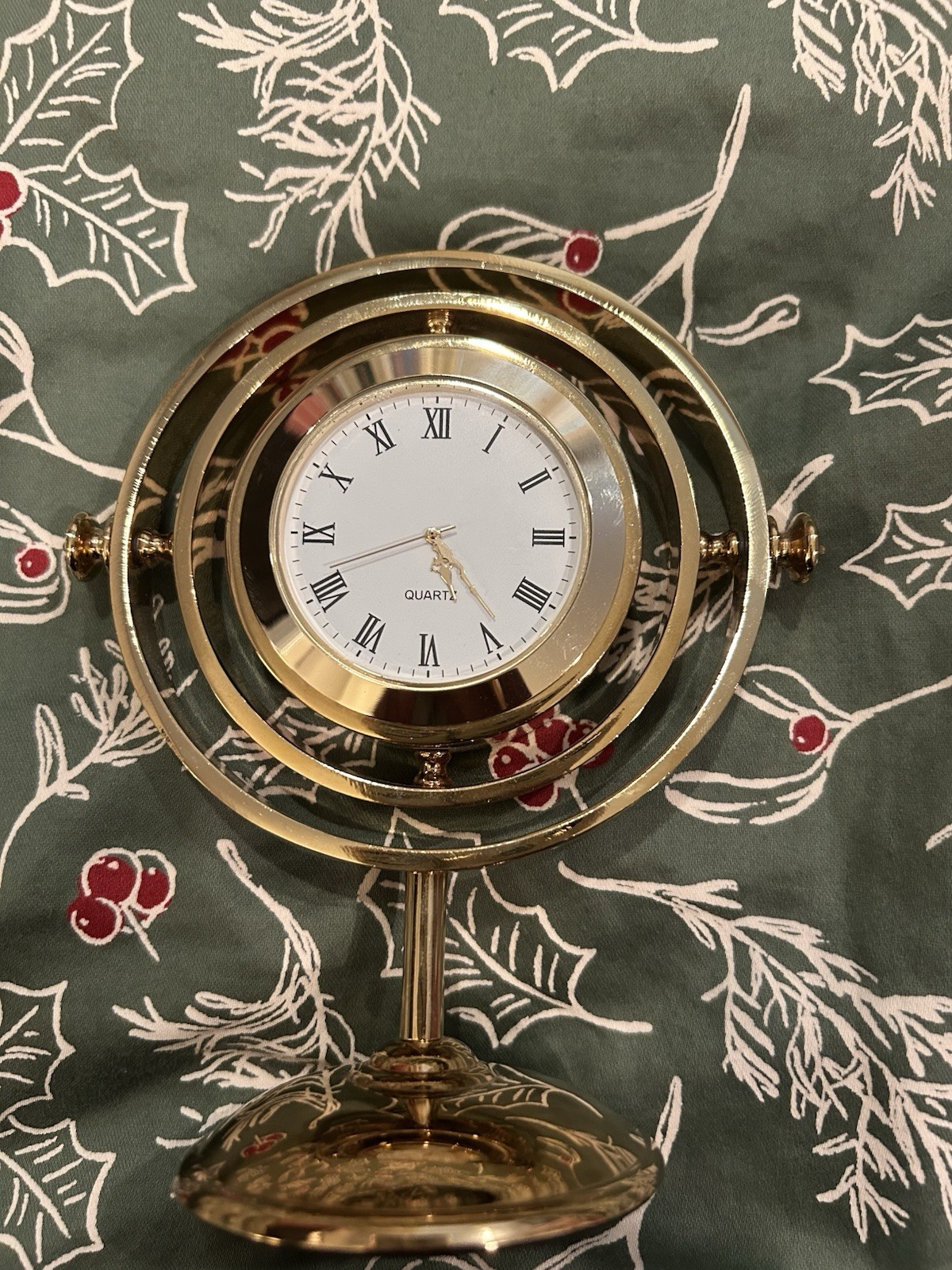 Pottery Barns Teen: Harry Potter Time Turner/Hour Glass clock