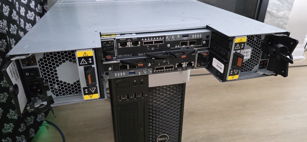Dell Compellent SC4020 24x600GB Storage Array 2x 10G-ISCSI-2 Controller 2x PSU