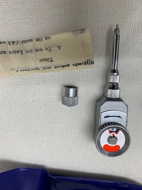 Kalcor mechanical self timer for cameras and clamp tripod