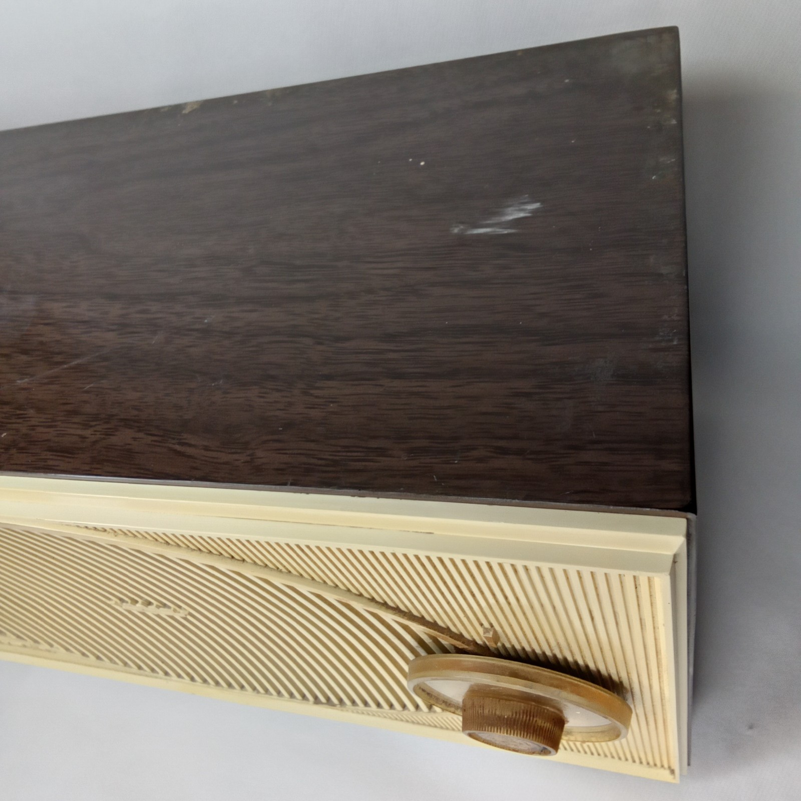 Mid Century Modern AM Radio Admiral Winston Model Y3027A Brown Made In USA 1950s