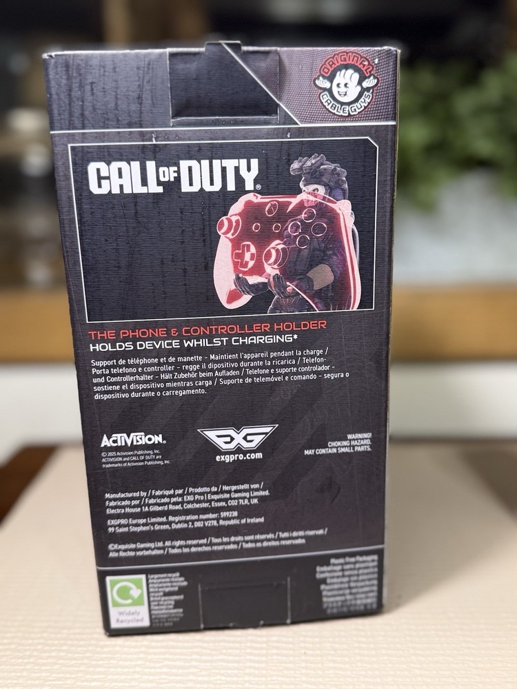 Cable Guys Zombie Ghost Controller & Phone Stand Black Red White
