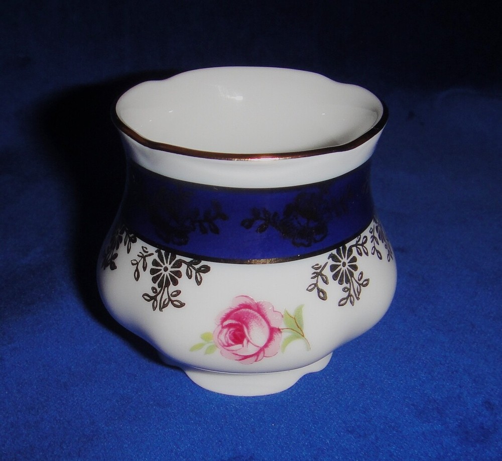 Egg cup Small, Roses, Bone China Porcelain, Leander