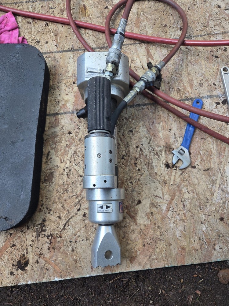 Amkus 30R  Push/Pull Hydraulic Ram