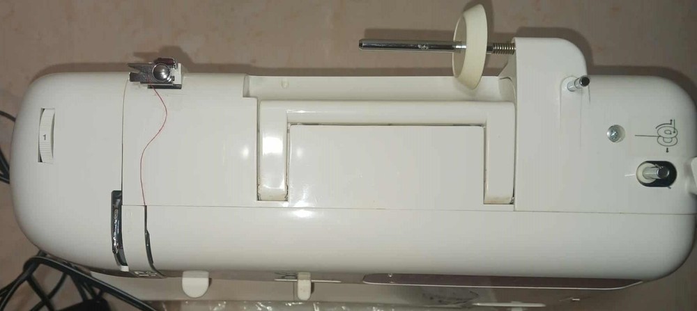 Singer Sewing Machine / Model 2639