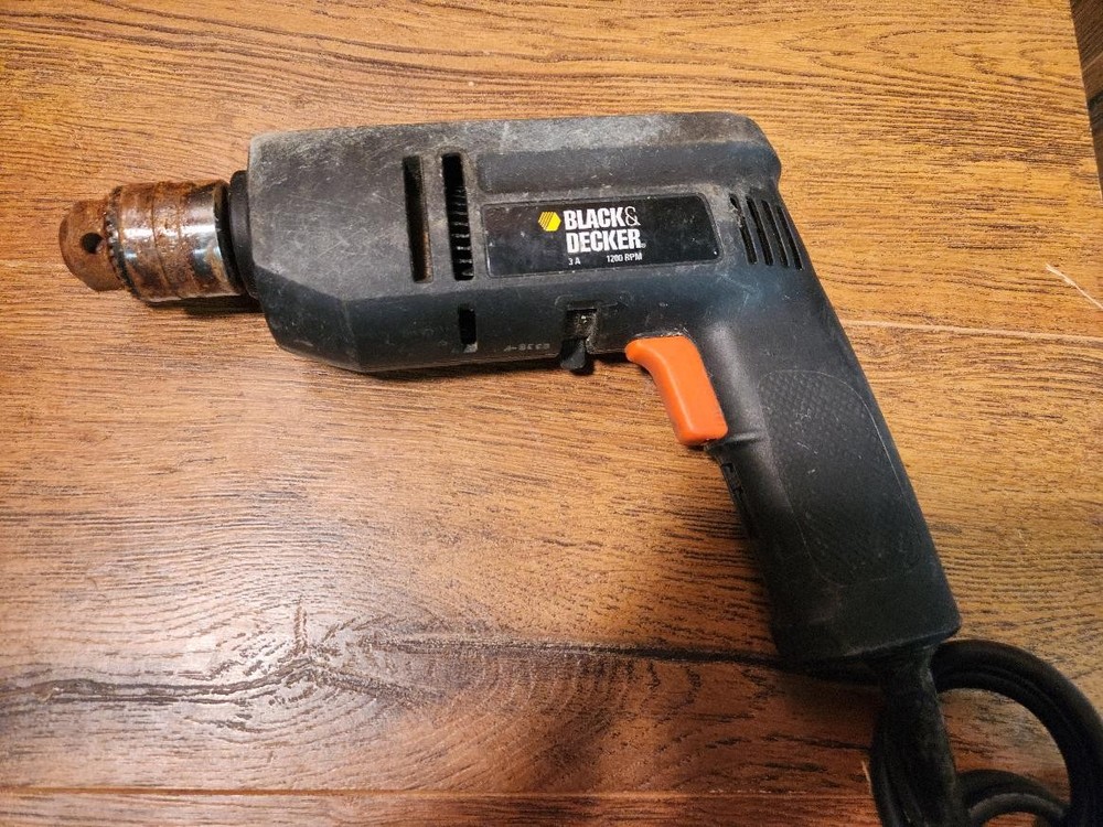 BLACK & DECKER 7152 DRILL (PSC012408)