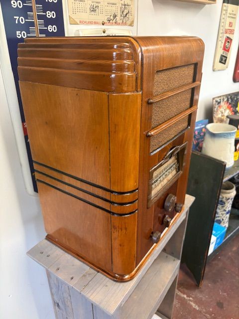 Silvertone 4765 Tombstone Radio