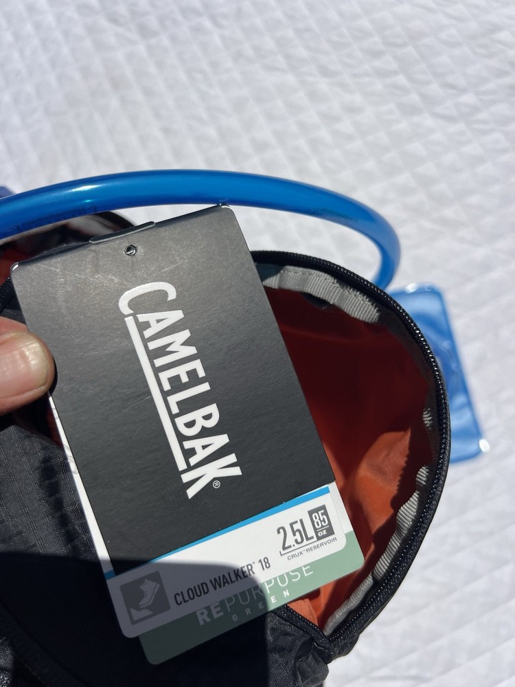 Clean! Camelbak Black Cloud Walker 18 Backpack *Unused 2.5l Hydration Bladder