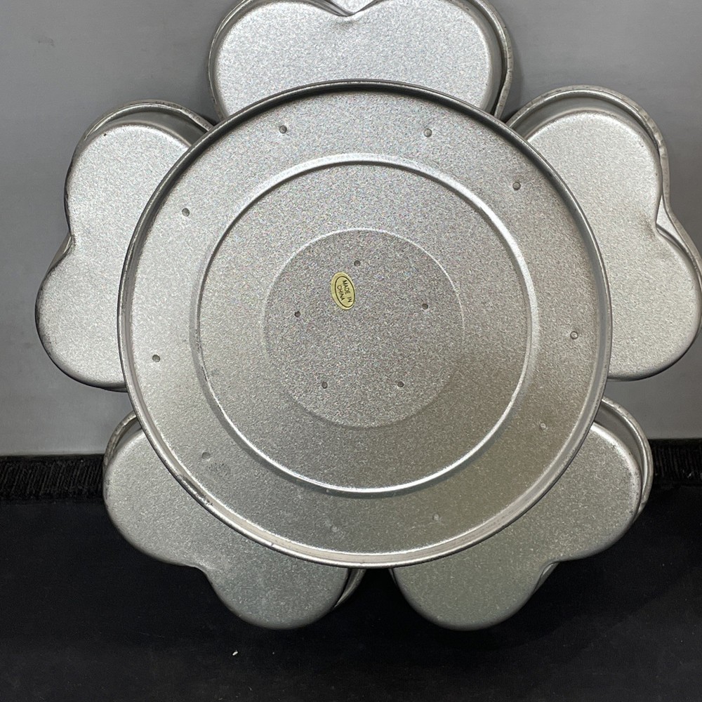 Fox Run Linked Heart Cake Pan - Pre-Owned