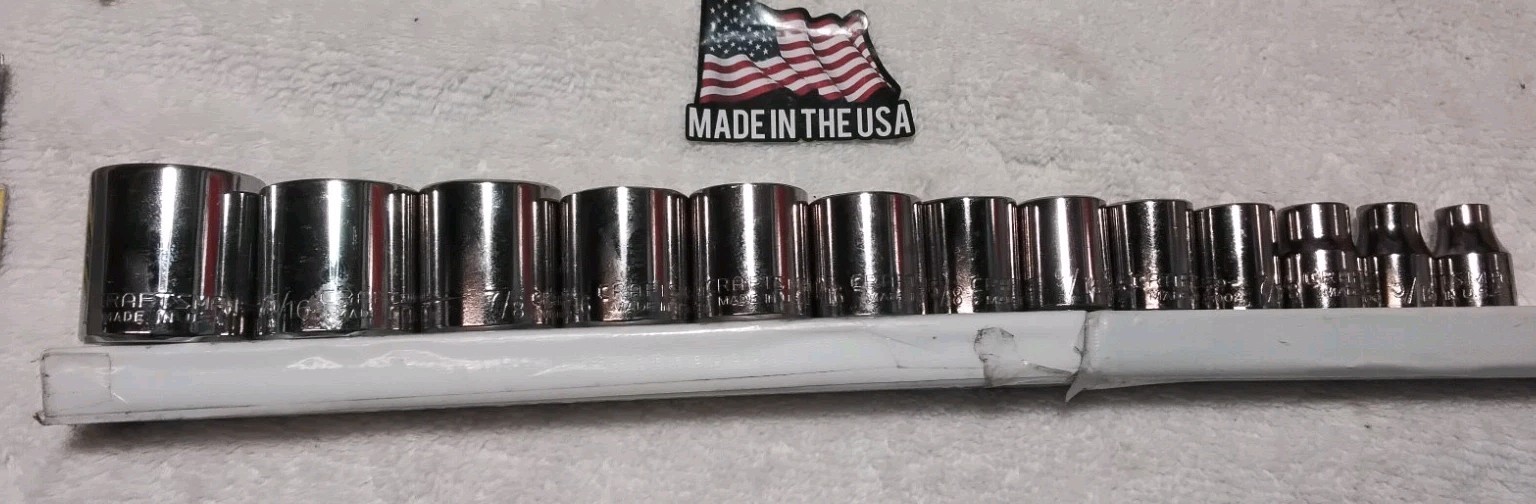 CRAFTSMAN 205PC 20-1/2"× 8-1/2"× 14" METAL 4 DRAWER LOCKABLE WITH HANDLE & TOOL