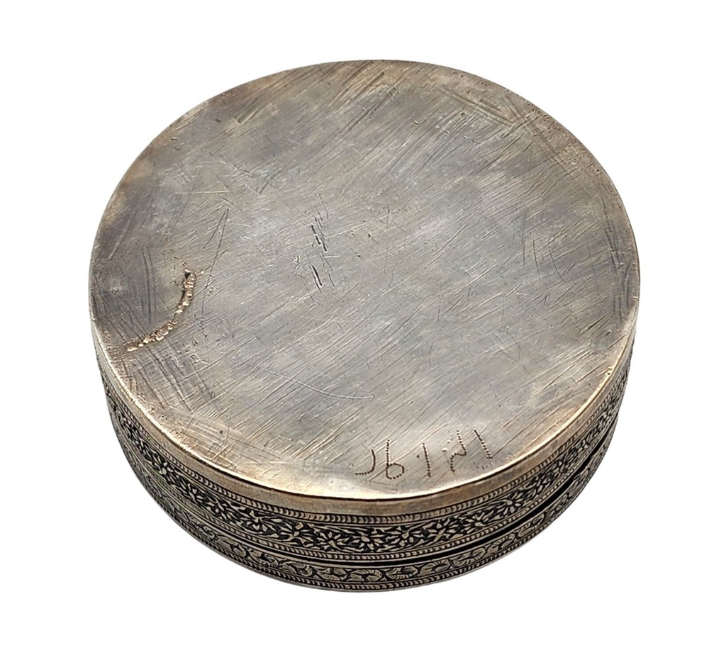 ANTIQUE Silver / Agate 2 5/8" Round Snuff Box Nice Detailing