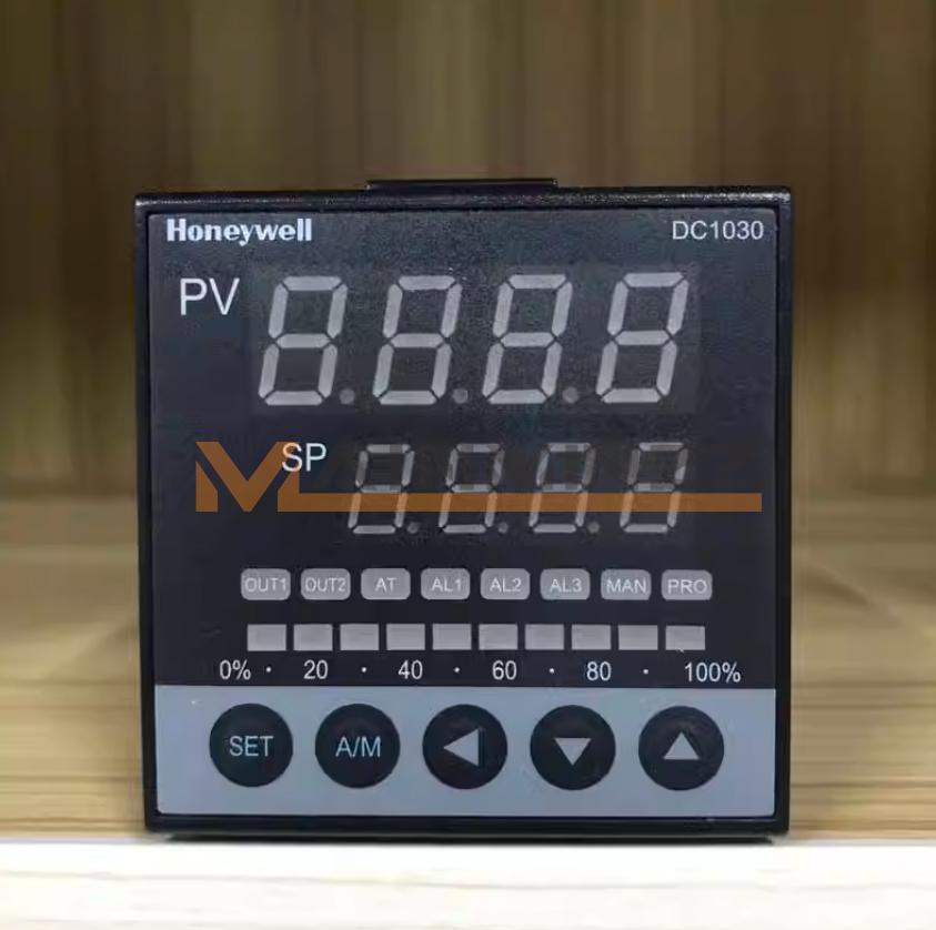 One new HONEYWELL DC1030CR-102000-E Temperature Controller