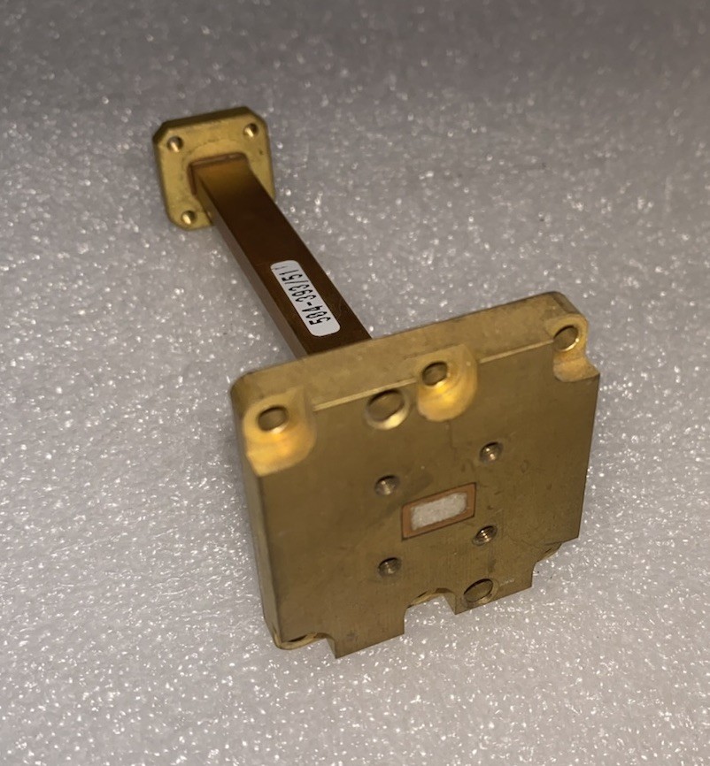 ADAPTER PANEL 26-40GHZ WR 28 -- length 9.5 cm