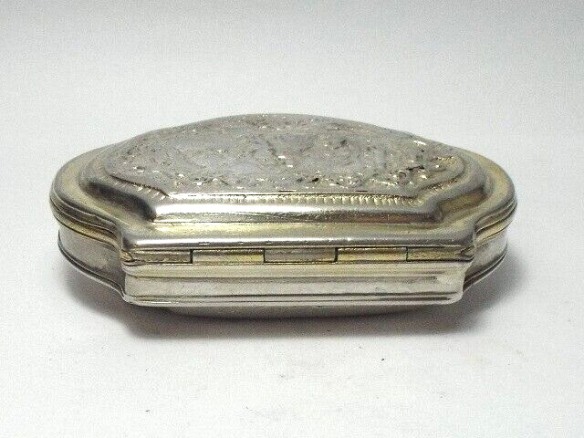 RARE CONTINENTAL MID 18th CENTURY SOLID SILVER SNUFF BOX, c1740