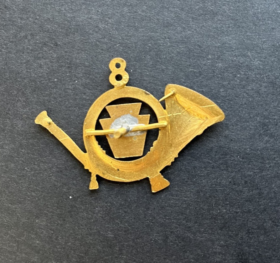 SPANISH - AMERICAN WAR 8TH CORPS BADGE RED / WHITE CAP BADGE / INSIGNIA