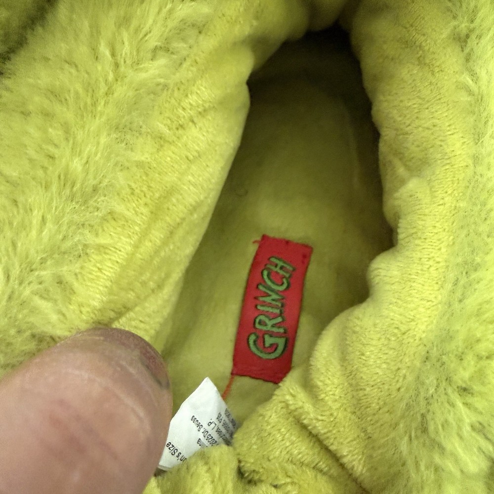 Men’s Grinch Slippers Medium 9/10