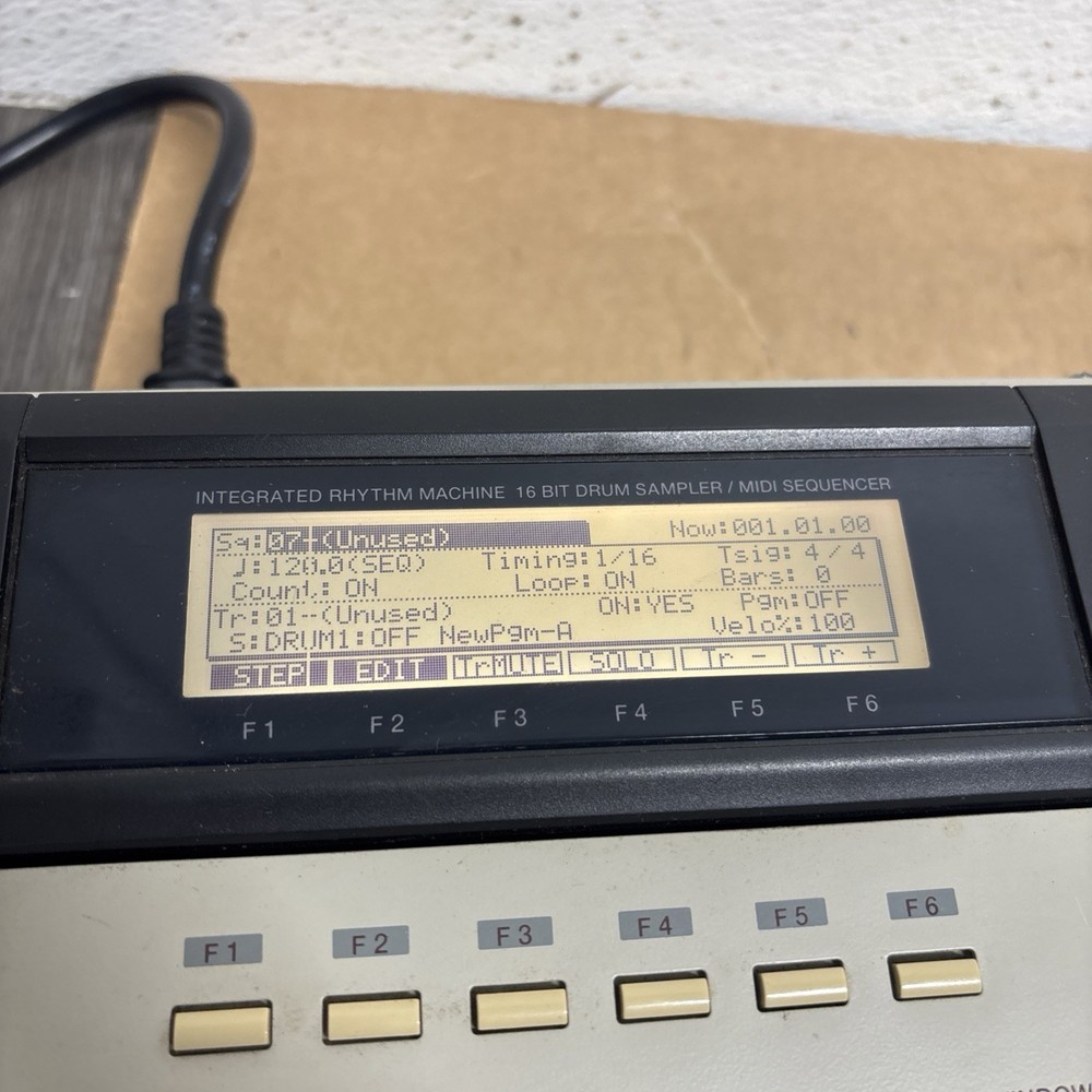 Akai professional MPC2000xl Tested #i3