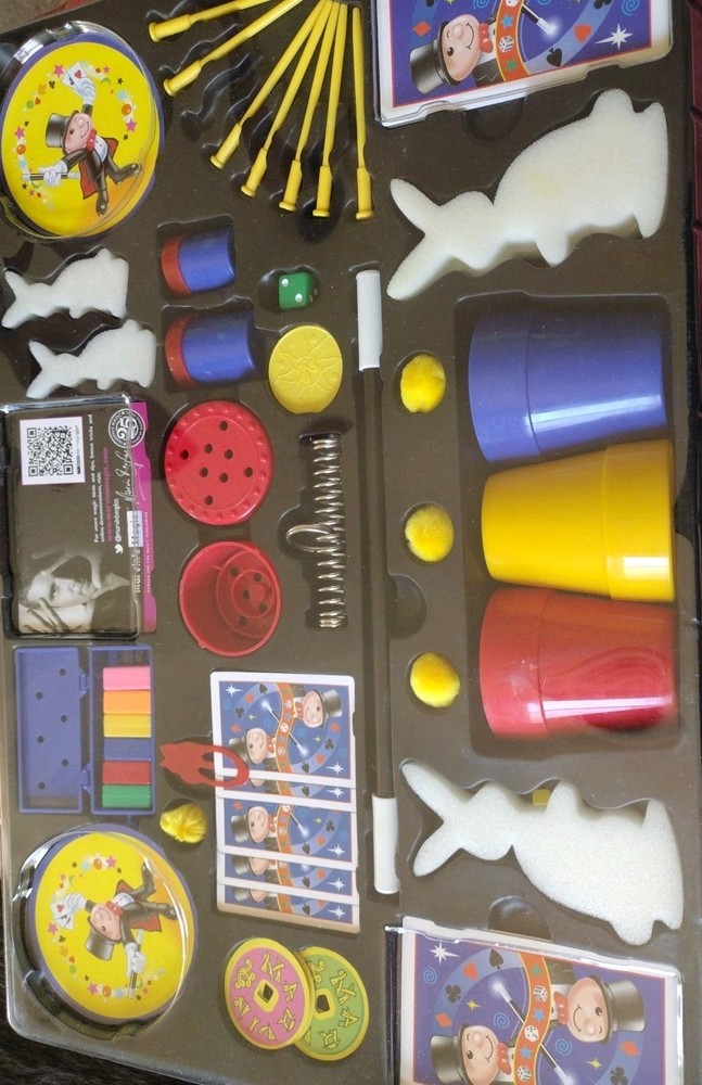 Marvin's Magic - 125 Amazing Magic Tricks for Children - Magic Kit - Magic Set