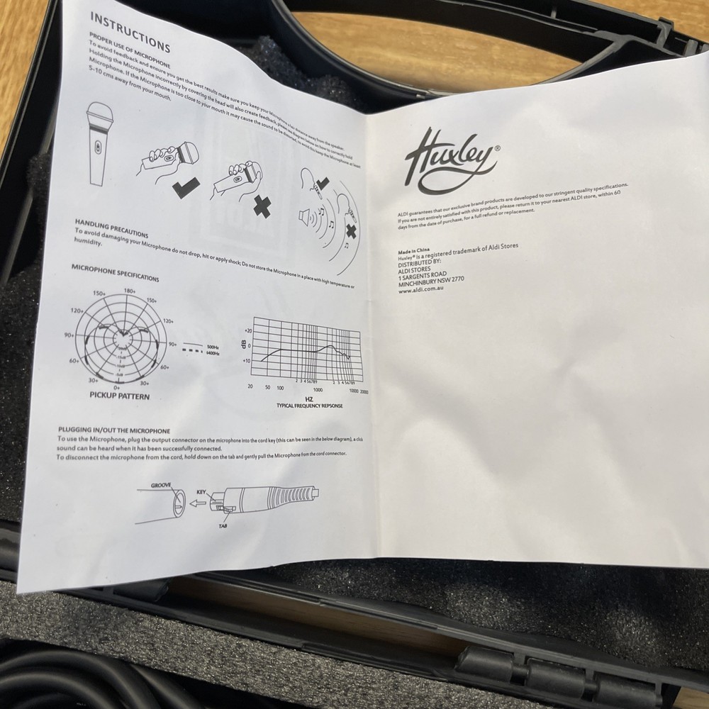 HUXLEY Wired Microphone with cables and case