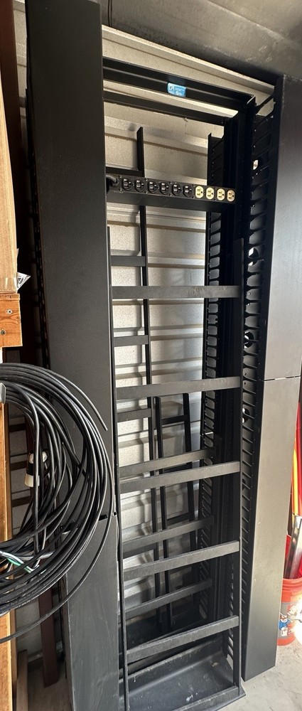 Chatsworth Double Sided Vertical Cabel Manager