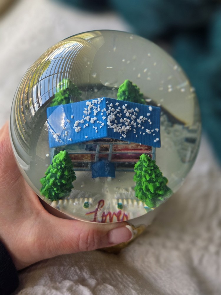 Taylor Swift Lover Snow Globe With Original Box * Authentic *