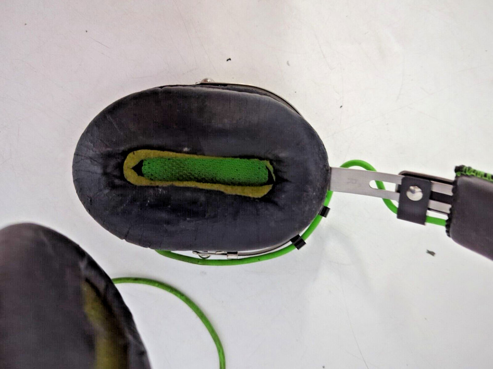 RAZER WIRELESS HEADPHONES - FULLY FUNCTIONAL