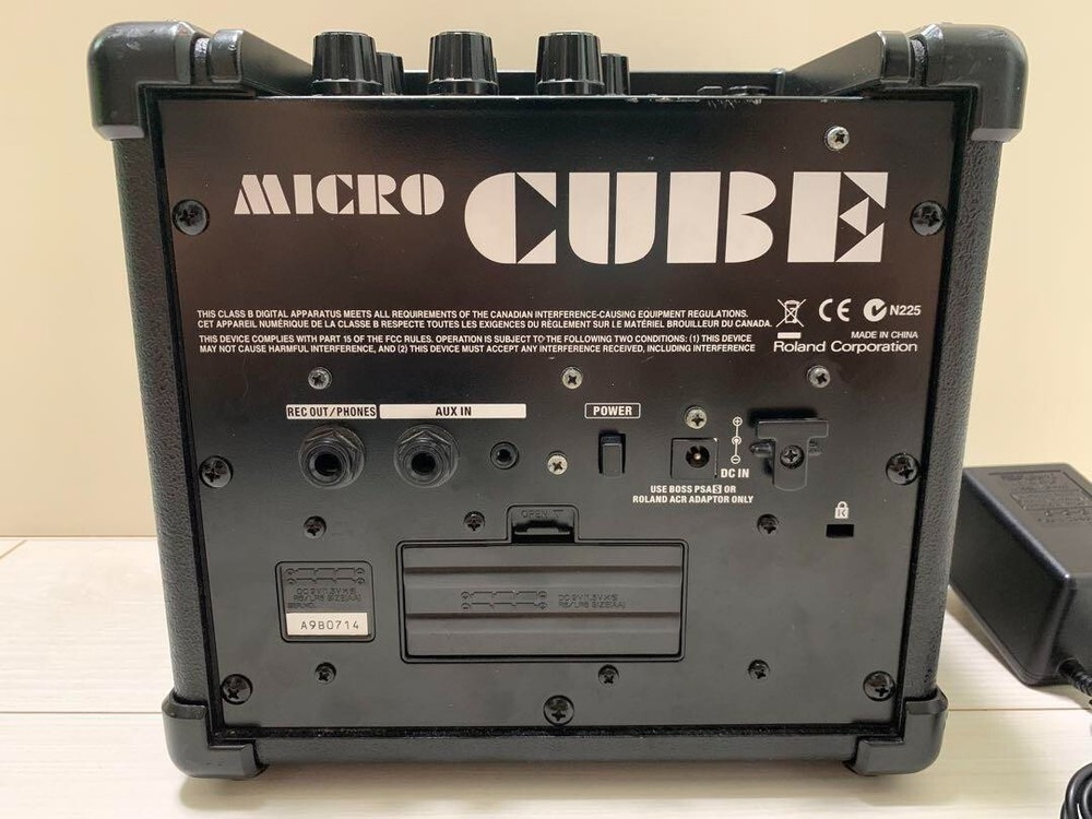 ROLAND MICRO CUBE Guitar Amplifier Black Used