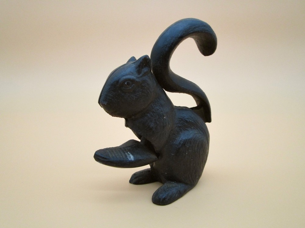 Vintage Cast Iron Squirrel Nutcracker Tail-Up Design Black Heavy Nut Cracker