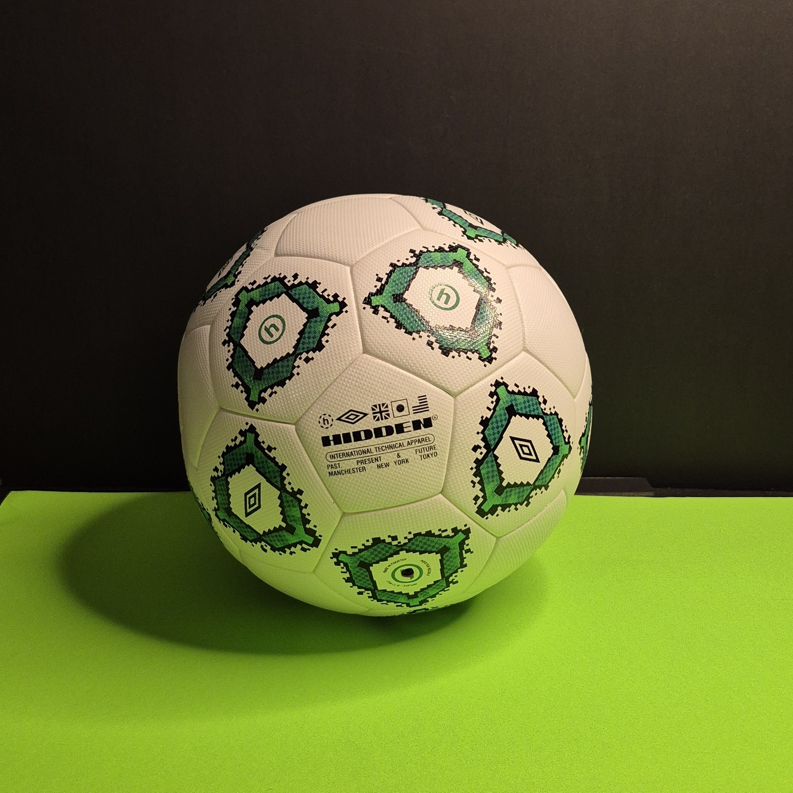 HIDDEN NY NEW YORK ACCESSORIES! VOL DISCOUNT BUNDLE! AASICS UMBRO AND WANDER