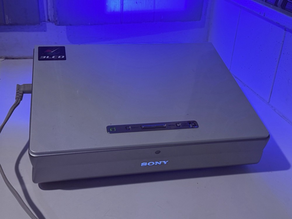 SONY VPL-CX70 Projector With Remote Control WORKS!