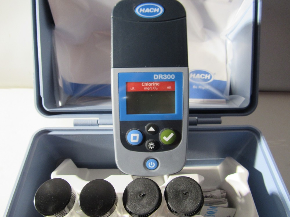 Hach DR300 Chlorine Colorimeter Low/high Range