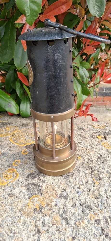 THOMAS & WILLIAMS CAMBRIAN MINER'S LAMP No. BT ~ TRACKED POST