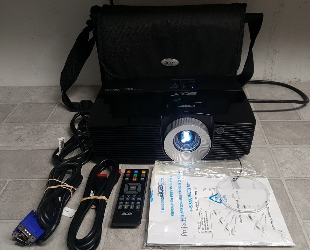Acer D1P1404 Projector w/Bag Hdmi & Cables