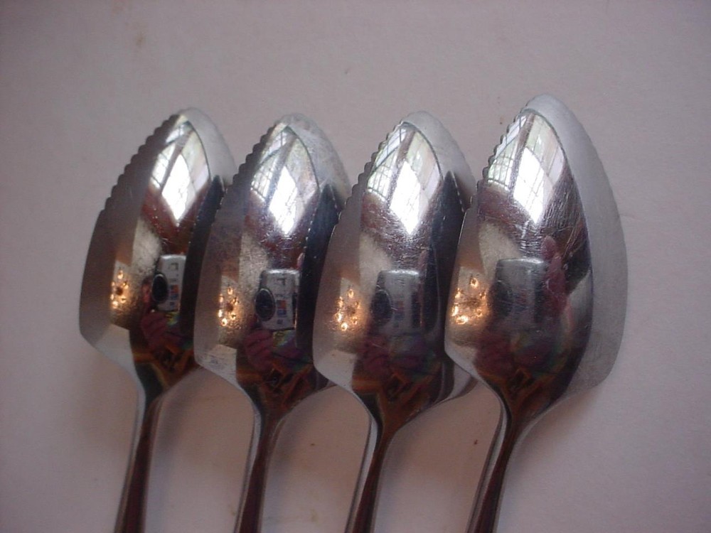 (8) Fruit / grapefruit spoons in the Cascade pattern Towle Supreme Stainless