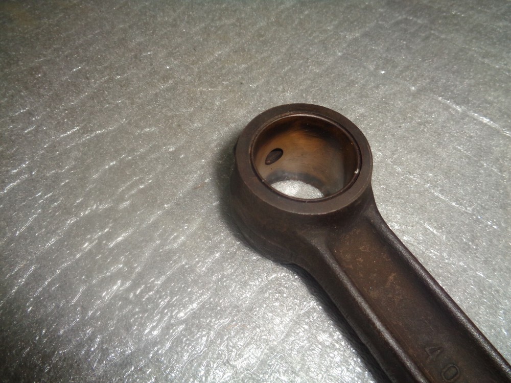 JOHN DEERE 1010 / 2010 CRAWLER / DOZER / TRACTOR. ENGINE CONNECTING ROD.