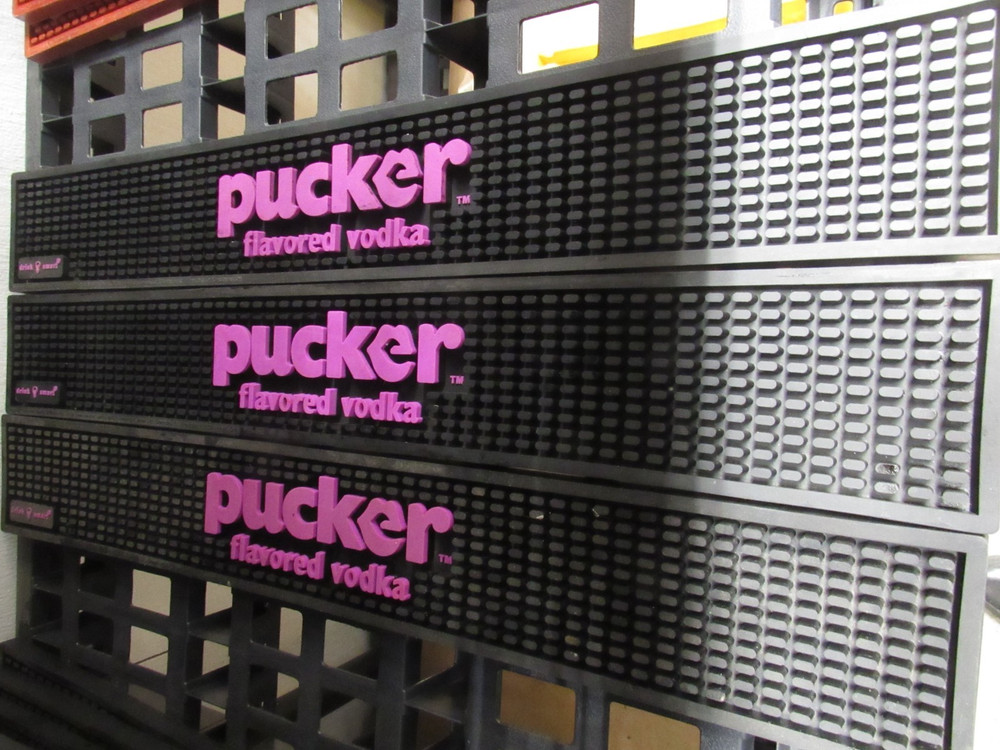 PUKER FLAVORED VODKA BLACK RUBBER BAR DRIP MAT