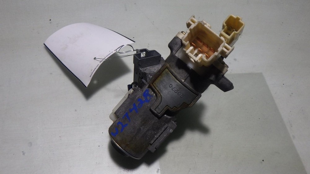 06 TOYOTA COROLLA Ignition W/Key