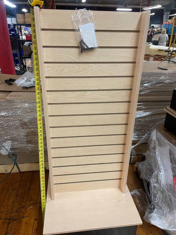 DISPLAY SLATWALL 2 SIDED MAPLE SLOTTED WITH HOOKS