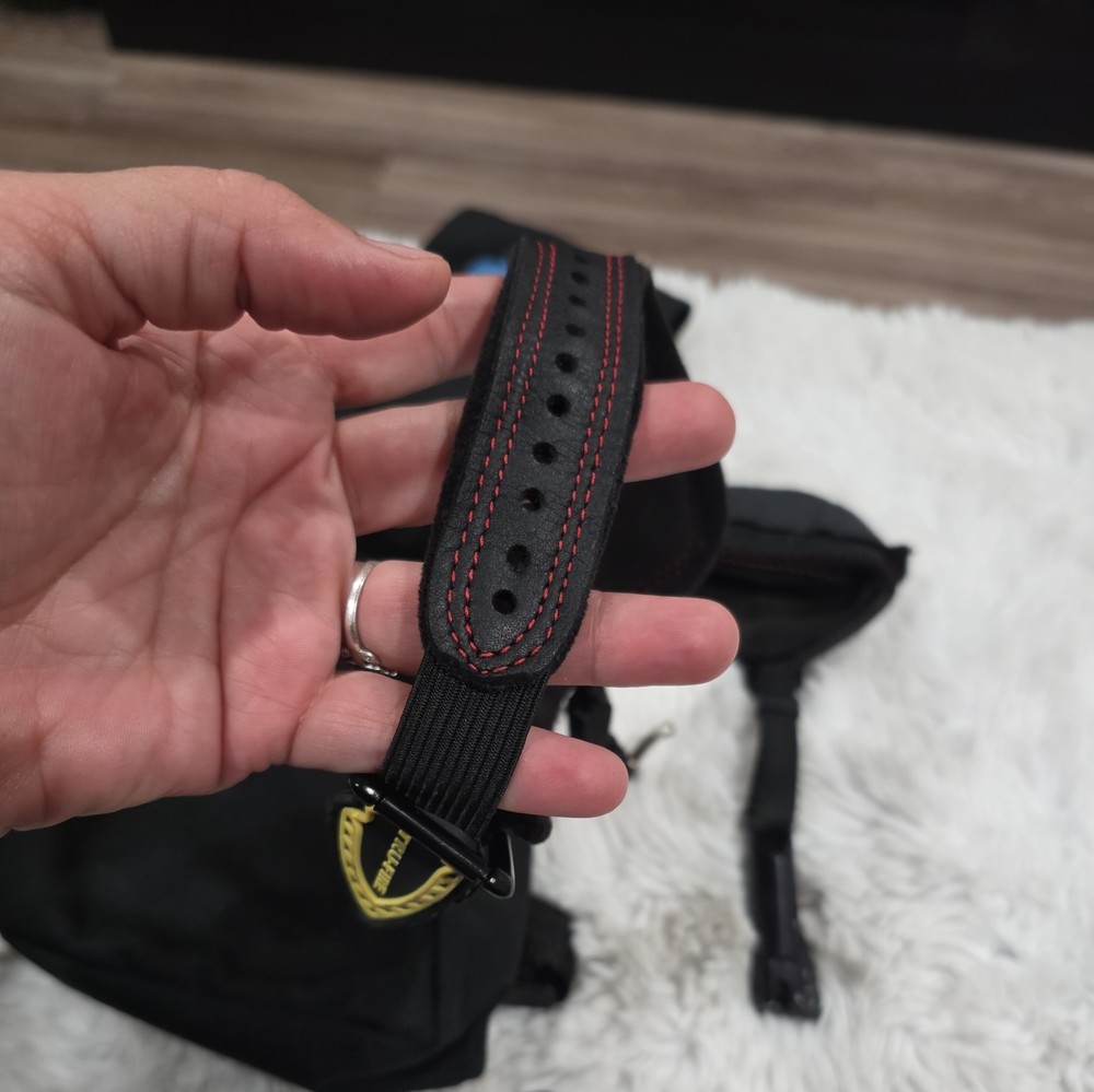 Tru-Fire Hard Core Buckle Archery Release. Black/Red.