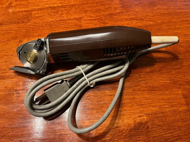 Cutex-Brown Mini Rotary Blade Fabric Cutting Machine, Octagonal