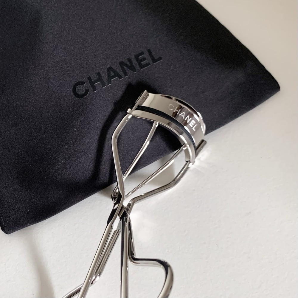 Chanel Eyelash Curler In Drawstring Dust Bag Pouch