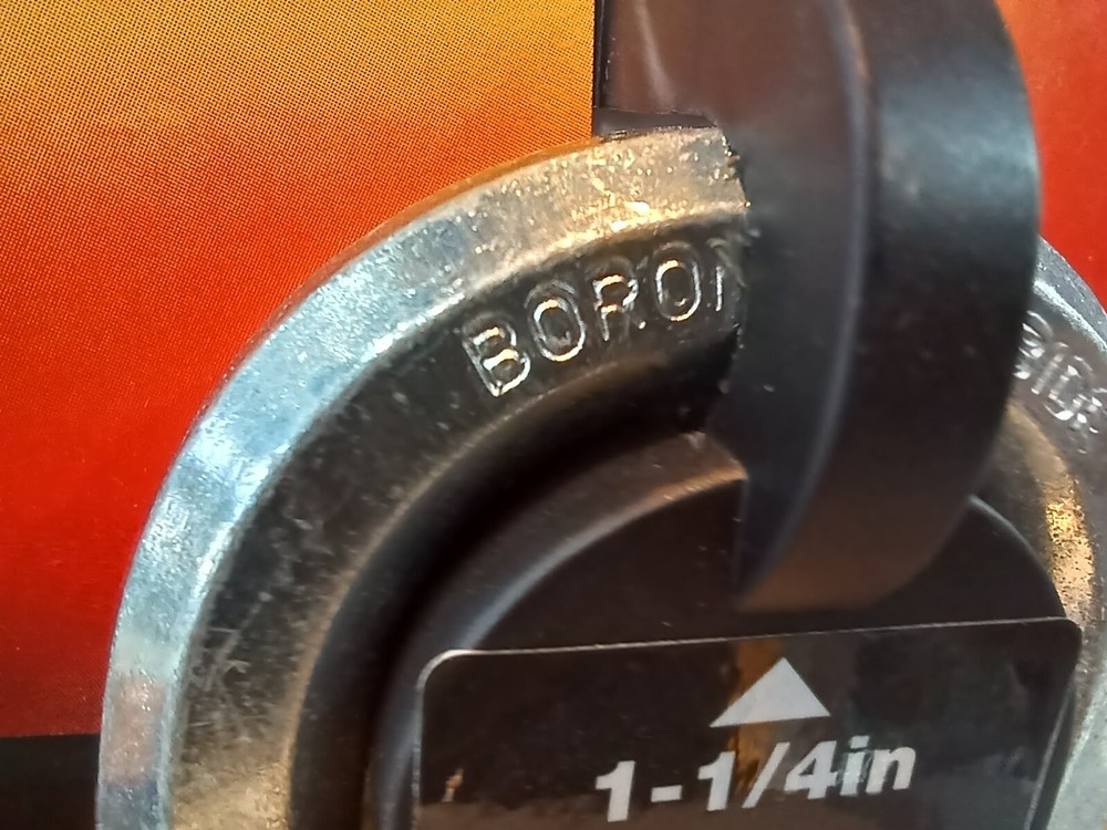 MASTER LOCK PADLOCK EXCELL 32mm OCTAGONAL BORON CARBINE SHACKLE LAMINATED