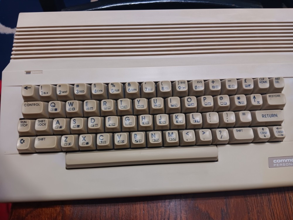 CLEANED, TESTED, WORKING Commodore 64C.