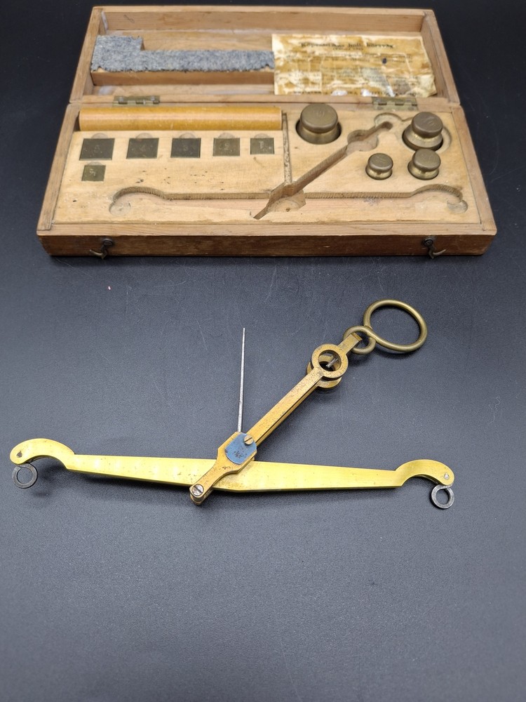 Antique CEREAL SCALE box with weights
