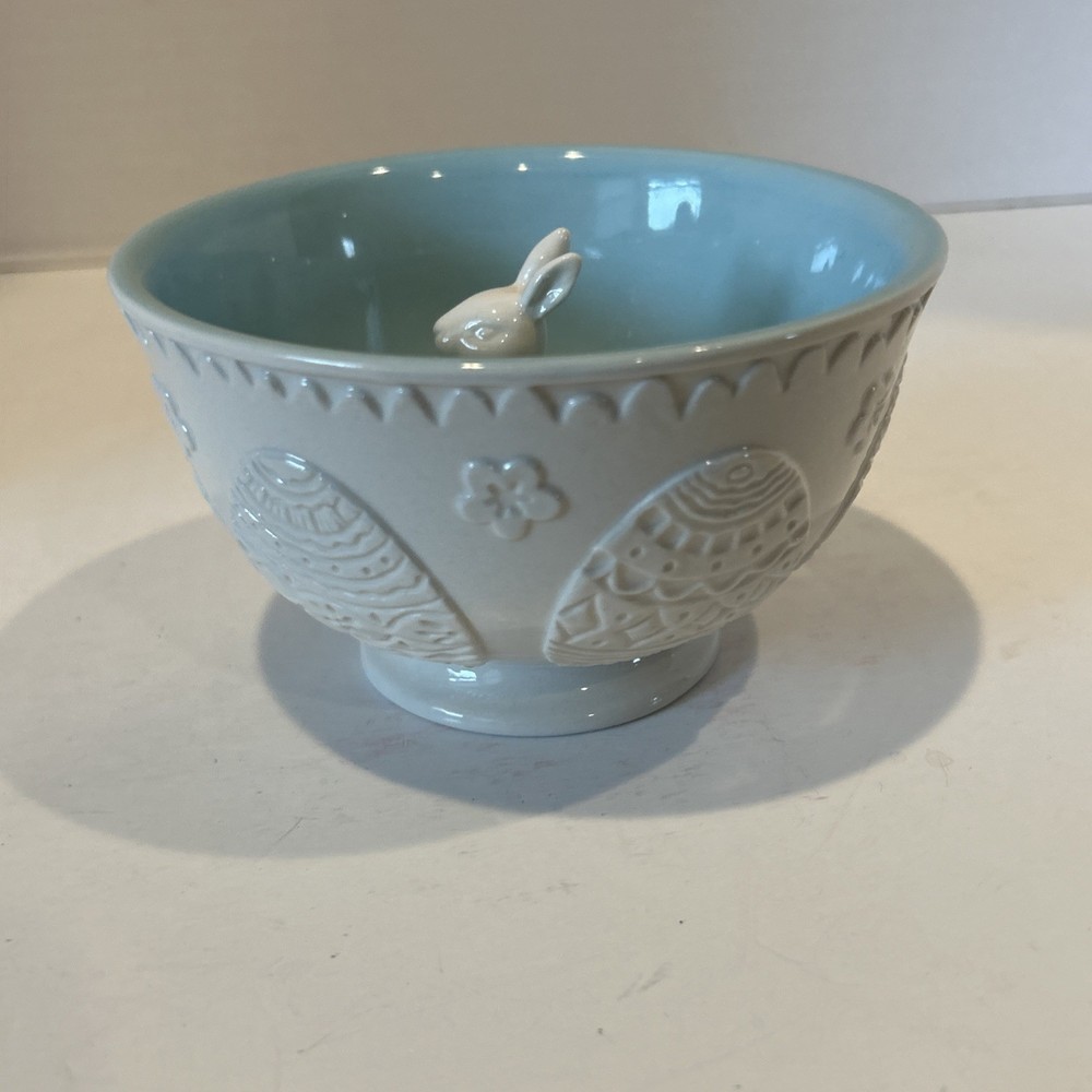 HallmarkEggs and Bunny Candy Bowl EUC