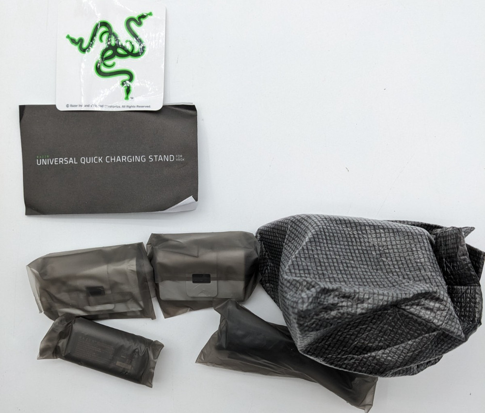 Razer | Universal Quick Charging Stand | For Xbox Controller | Shock Blue