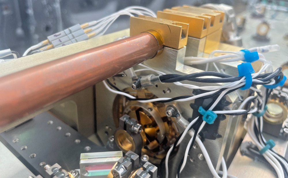 Custom NASA Triple Stack Diode Laser,2050nm?Optics for Research Optical Isolator