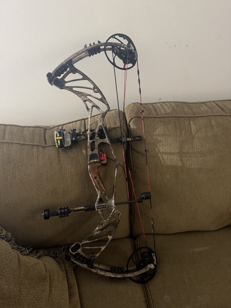Hoyt Pro Defiant compound hunting bow